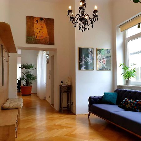 Sunny And Spacious Apartment Near City Centre Wina Bagian luar foto