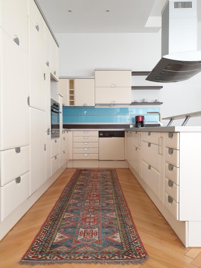 Sunny And Spacious Apartment Near City Centre Wina Bagian luar foto