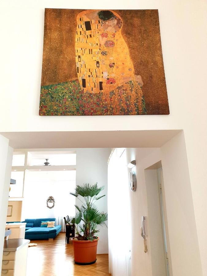 Sunny And Spacious Apartment Near City Centre Wina Bagian luar foto