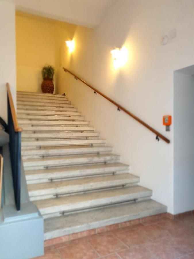 Sunny And Spacious Apartment Near City Centre Wina Bagian luar foto