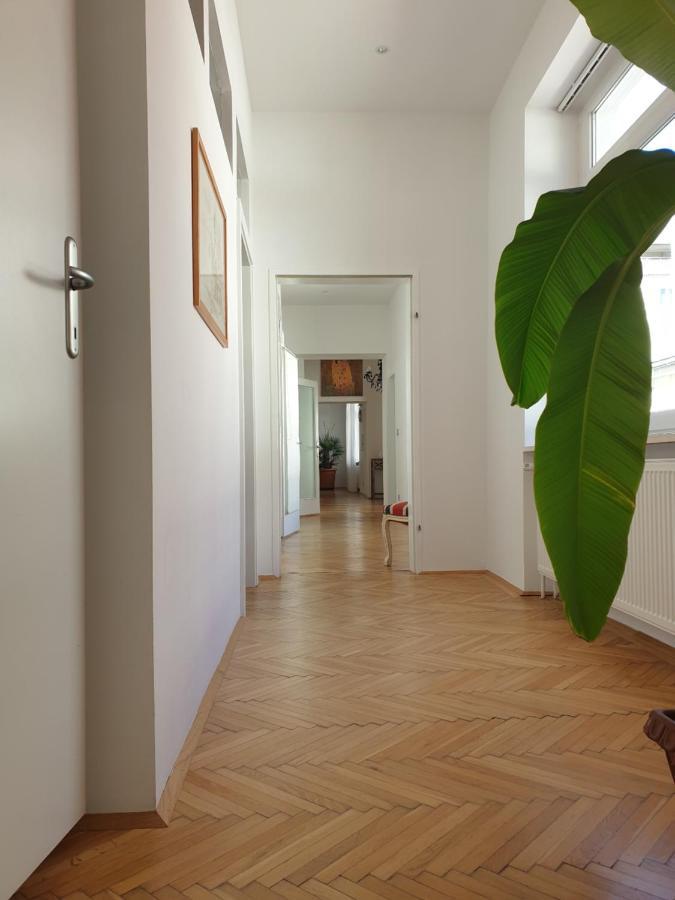 Sunny And Spacious Apartment Near City Centre Wina Bagian luar foto