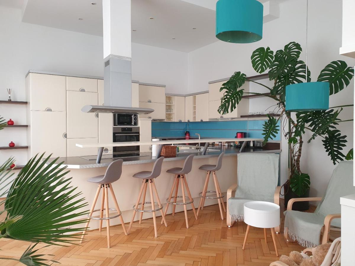 Sunny And Spacious Apartment Near City Centre Wina Bagian luar foto