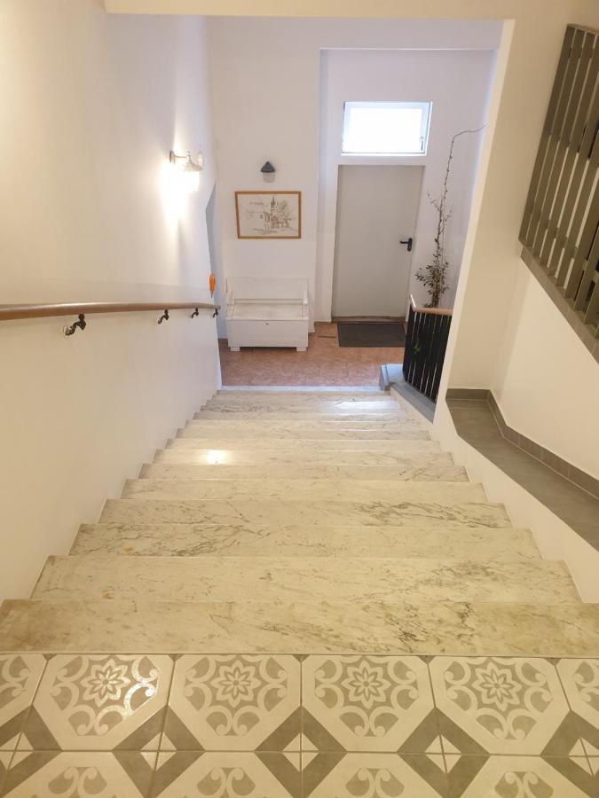 Sunny And Spacious Apartment Near City Centre Wina Bagian luar foto